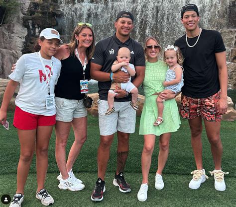 Patrick Mahomes' brother Jackson supports Chiefs QB at 'The Match'