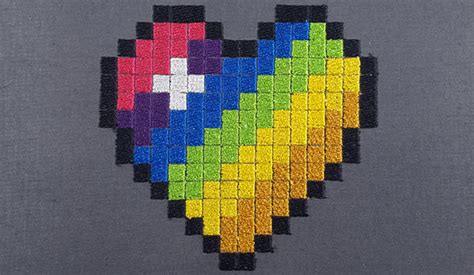 Coeur en Pixel Art – Broderie numérique – Nicole Fodale