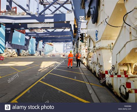 Dock Workers High Resolution Stock Photography and Images - Alamy