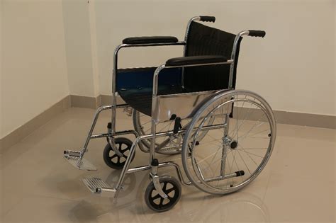 Silver Hospital Wheel chair, Seat Width: 17 Inch at Rs 5800 in Nagpur