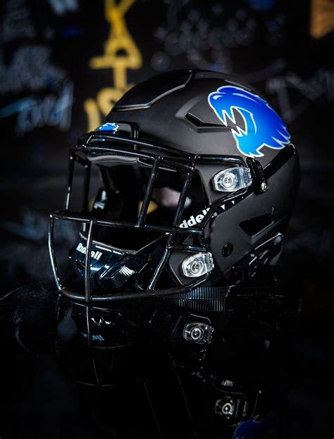 LOOK: Kentucky Football Rolls Out Alternate Black Helmets vs. Louisville