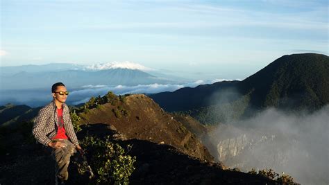 SETAPAK KECIL: Gunung Gede (Via G.Putri)