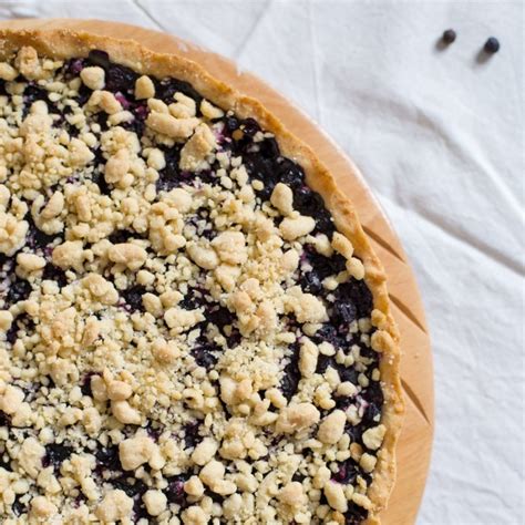 Blueberry tart with a crumbly top - Electric Blue Food