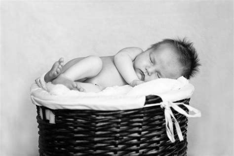 Newborn Basket Shoot Photography. By Rebecca Rivera Weddings