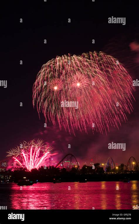 Fireworks la ronde montreal canada hi-res stock photography and images ...