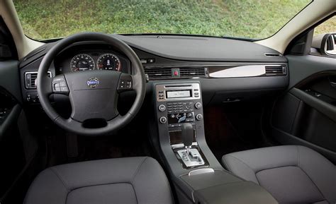 VOLVO XC70 - volvo-xc70_interior_18.jpg