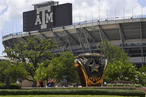 Texas college football is limiting stadium capacity, mandating masks ...