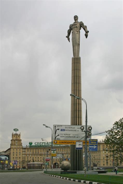 Monument to Yuri Gagarin (Moscow, 1980) | Structurae