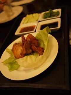 ไก่ทอดพร้อมเครื่องเคียง | Maythee Anegboonlap | Flickr