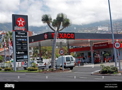 Texaco gas sign hi-res stock photography and images - Alamy