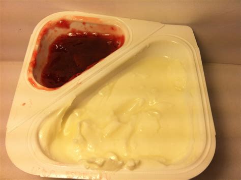 Crazy Food Dude: Review: Muller Greek Corner Lowfat Yogurt with Strawberry