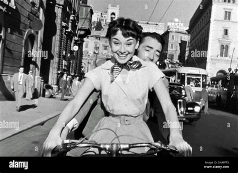 ROMAN HOLIDAY 1953 Paramount Pictures film with Audrey Hepburn and ...