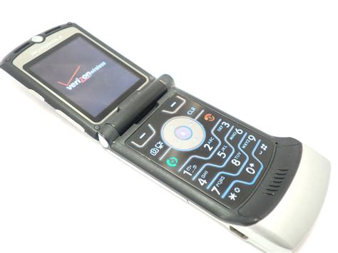 VERIZON Motorola RAZR V3M Flip Phone | Property Room