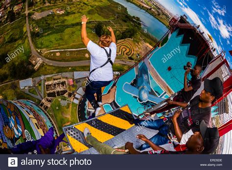 A woman going off the 100 meter (328 foot) bungee jump at Orlando Stock Photo: 83268234 - Alamy