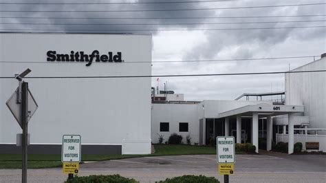 Smithfield Foods sees wave of departures among corporate officers - Smithfield Times ...