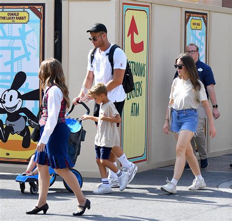 Blake Griffin With His Kids at Disneyland: See Photos