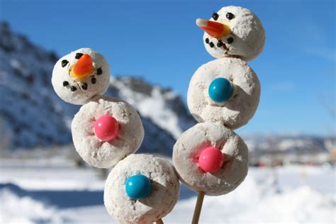Worth Pinning: Powdered Donut Snowmen