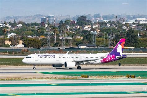 Alaska Airlines Plans to Buy Hawaiian Airlines in $1.9 Billion Deal ...