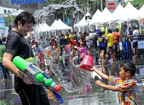 Songkran Festival: Thai New Year Celebration | Amusing Planet