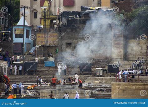 A Cremation Ceremony on the Banks of the River Ganges Editorial Image ...