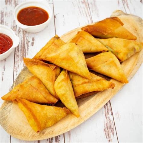 Easy Samosa - 2 Ways (Traditional & Spring Roll Wrappers) - Veena Azmanov