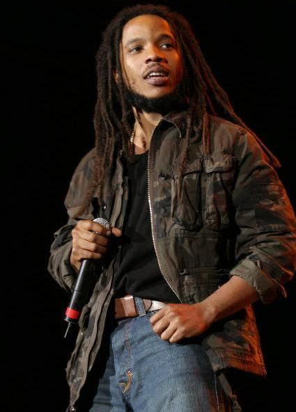 Performing in concert, Stephen Marley. | Stephen marley, Bob marley ...