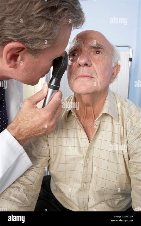 Ophthalmoscope image hi-res stock photography and images - Alamy