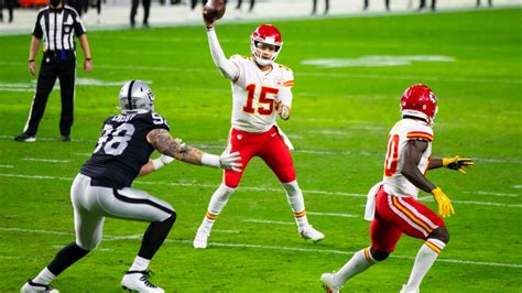 Chiefs vs. Raiders, Week 10: Chiefs Wire staff predictions