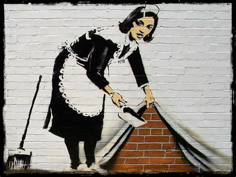 Jogando pra debaixo do tapete | Street art banksy, Murals street art ...