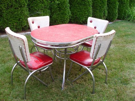Retro Dining Room Table And Chairs