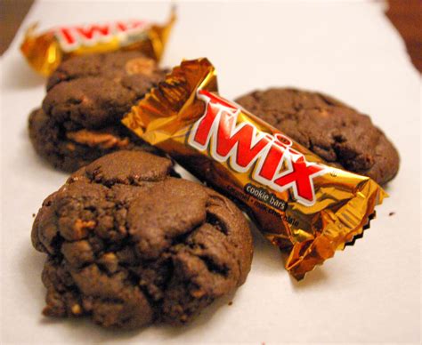 Twix Cookies with Chocolate Peanut Butter Cookie | The Batter Thickens