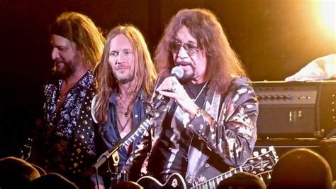 ACE FREHLEY Performs Entire 1978 Solo Album Live At New Jersey KISS Expo 2018; Video - BraveWords