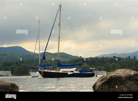 yacht on lake windermere Stock Photo - Alamy