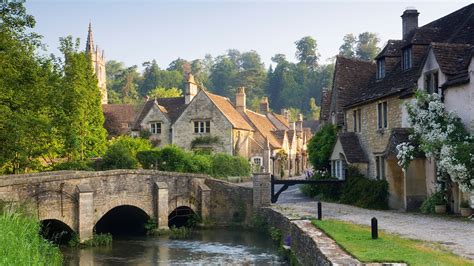 A village in the Cotswolds, England, UK. : r/europe