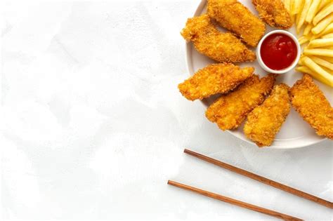 Premium Photo | Homemade chicken nuggets battered with panko