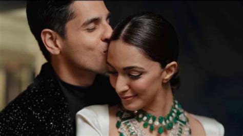 Sidharth Malhotra gives Kiara Advani a sweet kiss in new pic from ...