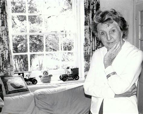 Joan Hickson at home in Rose Lane, Wivenhoe, Essex, England. | Agatha ...