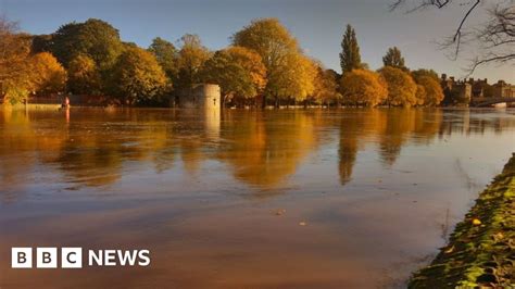 Flood warnings across North Yorkshire following heavy rain - BBC News