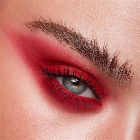 Pin de Angel&Light en Makeup & Makeout | Maquillaje de ojos rojos, Maquillage de ojos, Estilos ...