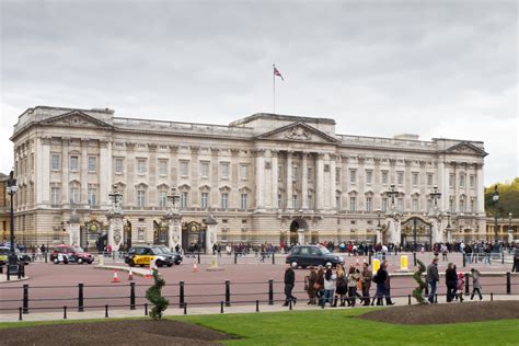 File:Buckingham Palace - 01.jpg - Wikimedia Commons