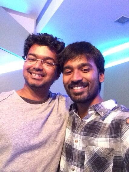 Vijay and Dhanush had blast.. dance.. fun time together!