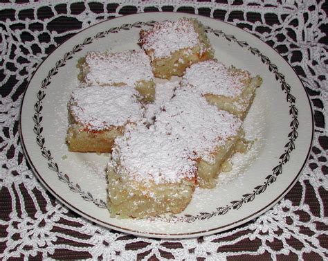 The Iowa Housewife: Gingered Lemon Bars