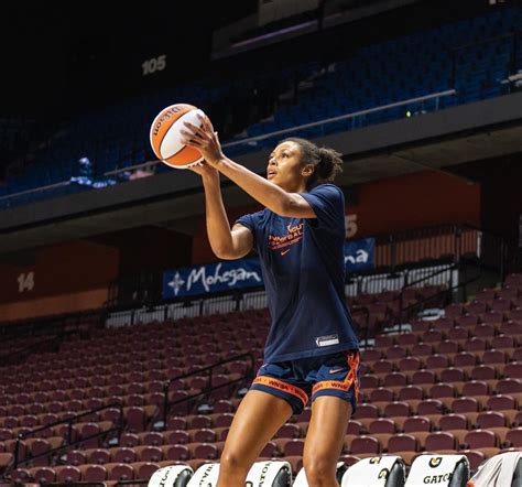 UConn's Olivia Nelson-Ododa back in Connecticut with WNBA's Sun