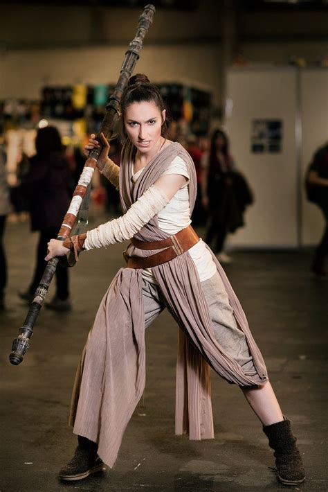 Rey cosplay | Star wars outfits, Rey cosplay, Star wars halloween costumes