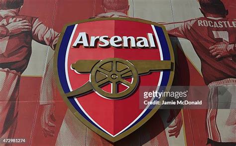 Arsenal Crest Photos and Premium High Res Pictures - Getty Images