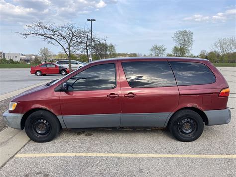 2000 Toyota Sienna for Sale in Milwaukee, WI - OfferUp