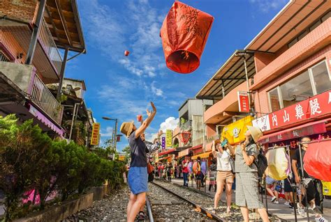 TAIWAN SKY LANTERN FESTIVAL - BAV- Thailand - Bamboo Airways