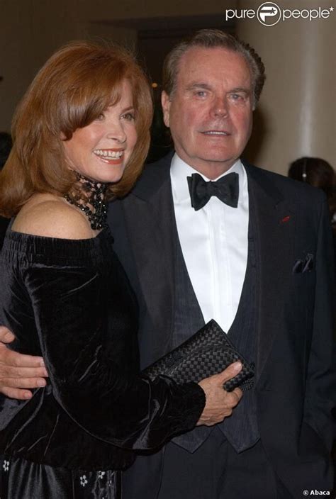 Stefanie Powers and Robert Wagner | Famous couples, Celebrities, Tv ...