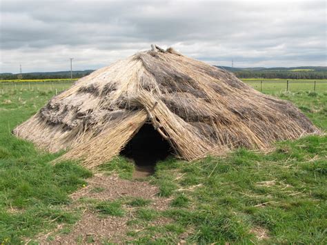 Maelmin - reconstruction of Mesolithic... © Lisa Jarvis cc-by-sa/2.0 :: Geograph Britain and Ireland