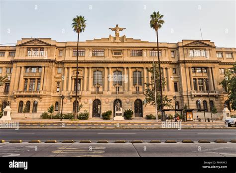 Pontifical Catholic University of Chile building, Universidad🔆 Inspire-se com frases de alegria ...